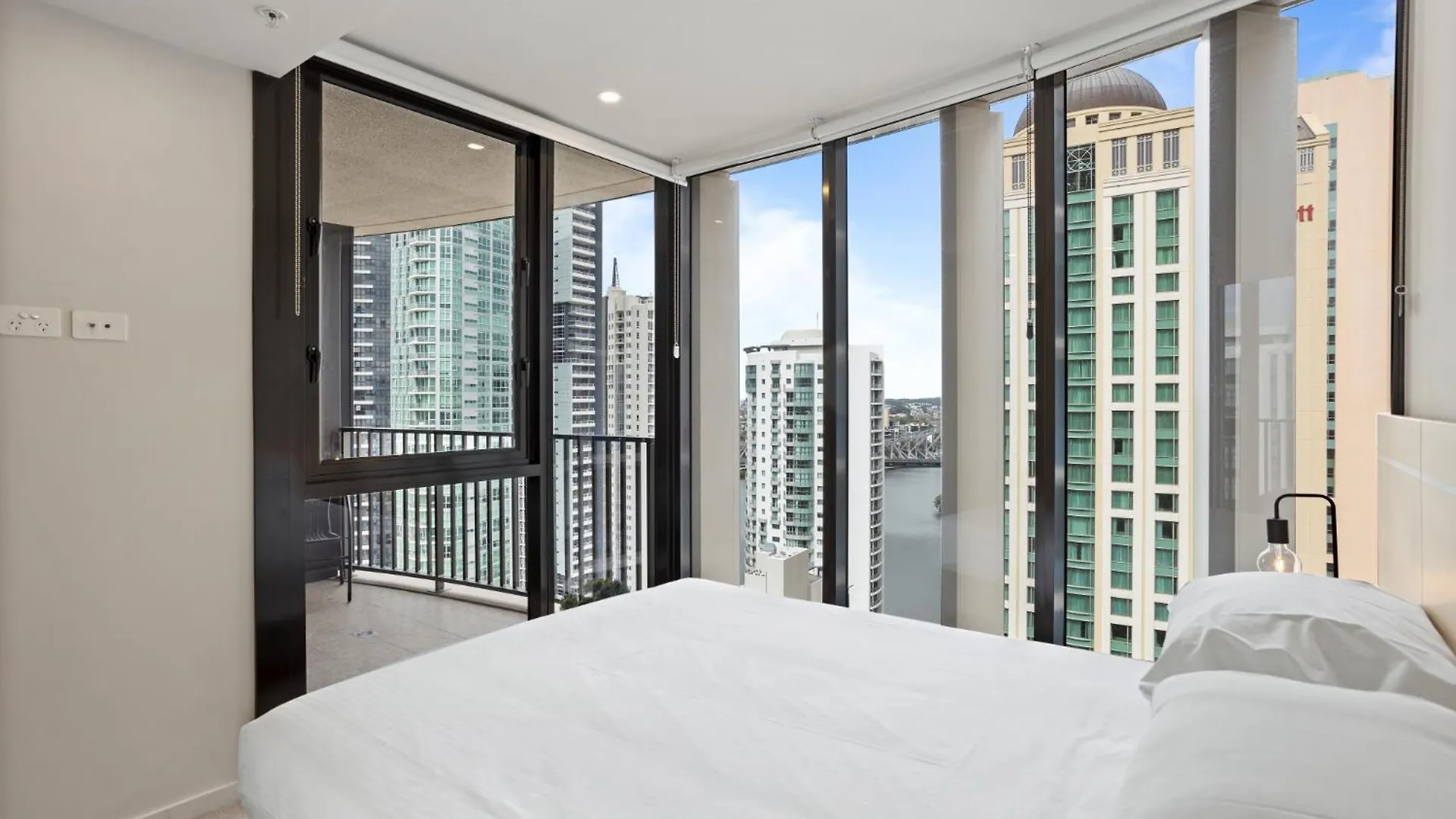 Cosy 1-Bed With River Views Pool Gym & Bbq Brisbane 0*,