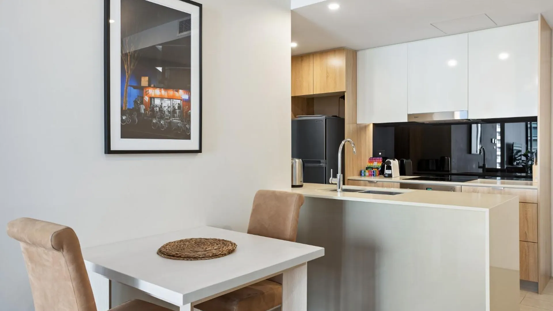 Cosy 1-Bed With River Views Pool Gym & Bbq Brisbane