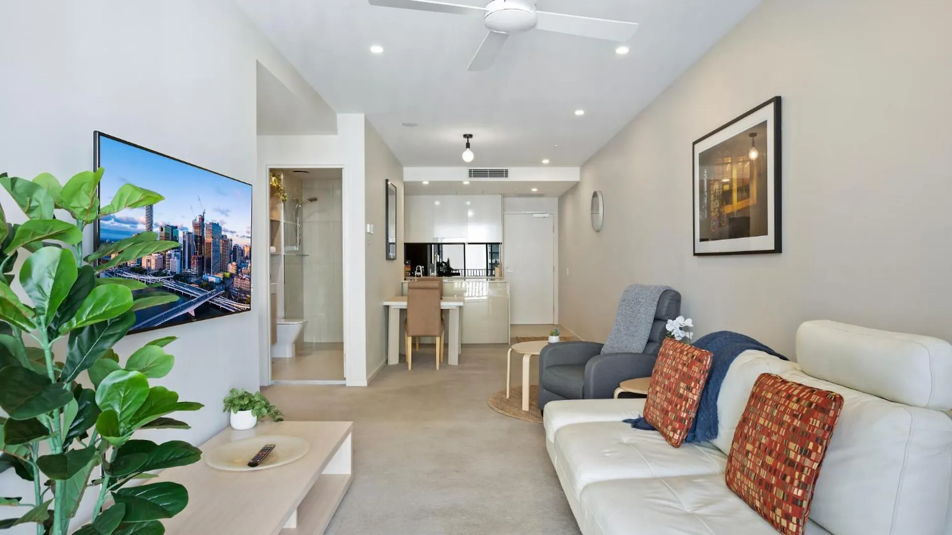 Cosy 1-Bed With River Views Pool Gym & Bbq Brisbane