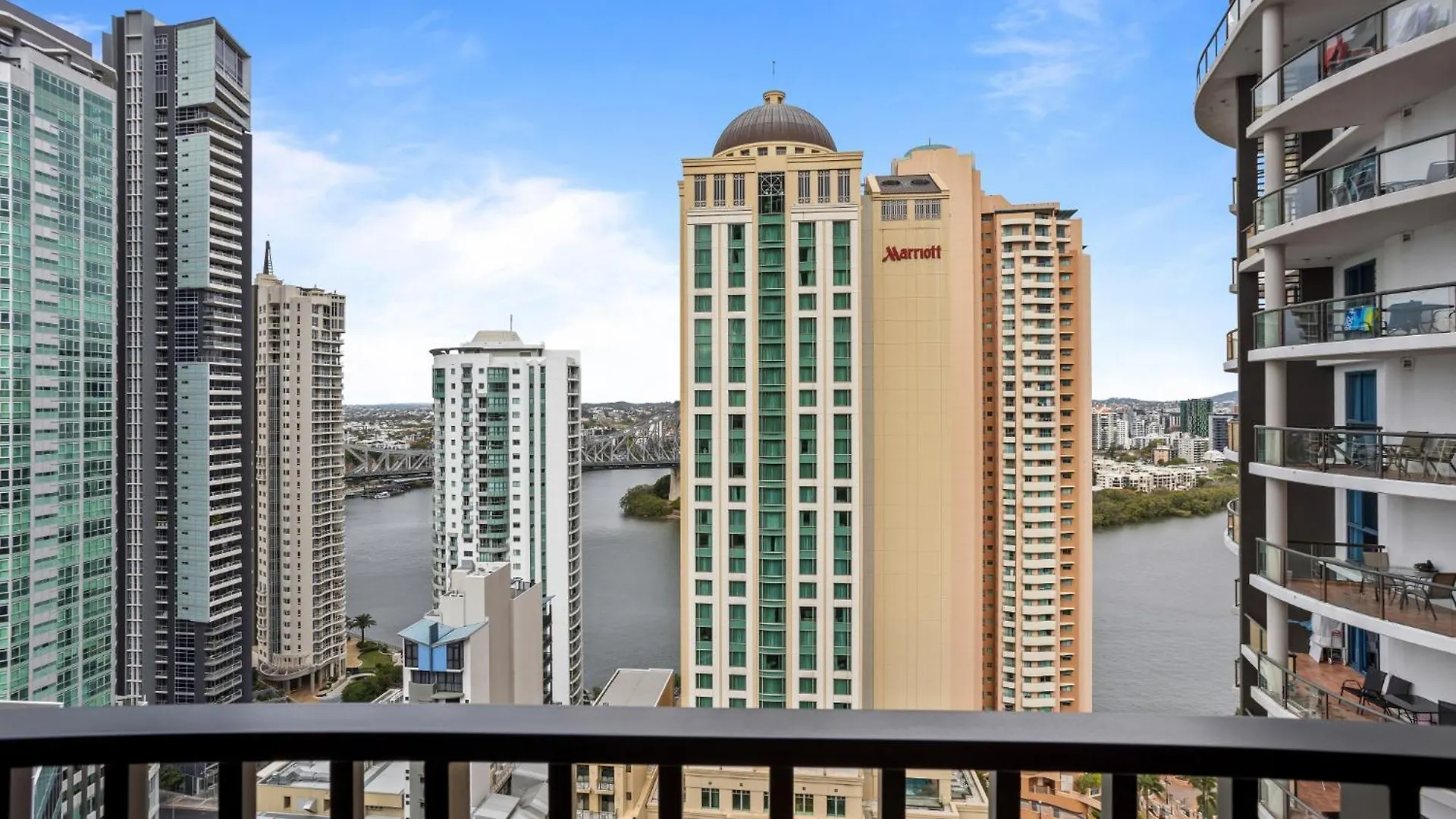 Cosy 1-Bed With River Views Pool Gym & Bbq Brisbane
